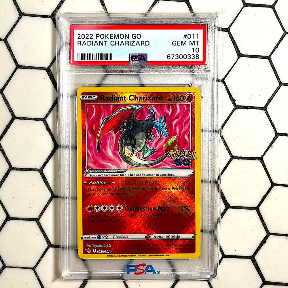 2022 Pokémon GO Radiant Charizard #11 PSA 10 Gem Mint!